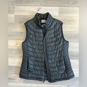 Wind River Black Puffer Vest woman’s L